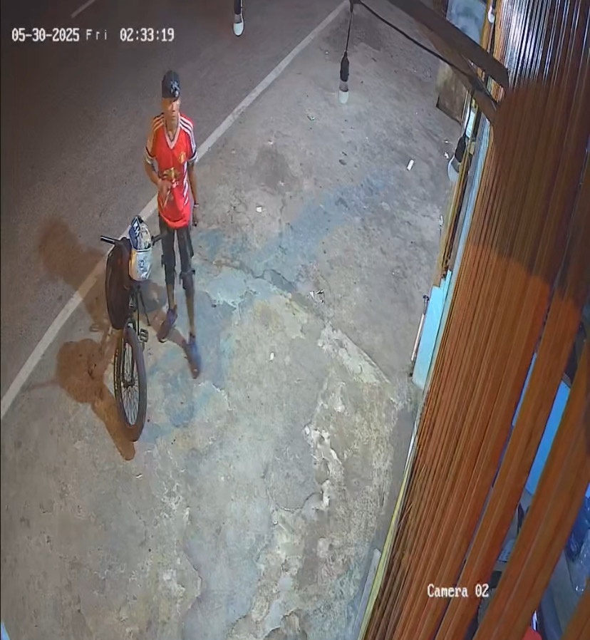 Pria Meresahkan Rusak Properti Warung Makan