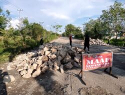 Pemkab Barsel Perbaiki Jalan Nasional di Desa Pararapak