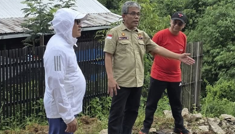 Pj Bupati Barut Tinjau Jembatan dan Tempat Relokasi