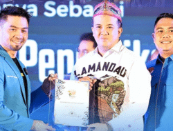 Rizky Aditya Terima Penghargaan Indonesia Youth Award sebagai Tokoh Peduli Pendidikan dari DPP KNPI Pusat