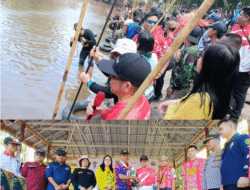 Ribuan Wisatawan Kunjungi Festival Nariuk Ke-5 di Bartim Ribuan Wisatawan Kunjungi Festival Nariuk Ke-5 di Bartim