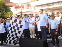 Gubernur Jalan Sehat Bersama Ribuan Masyarakat di HARKOPNAS KE-78
