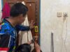Damkar Dishut Evakuasi Warga Terkunci Dalam Kamar