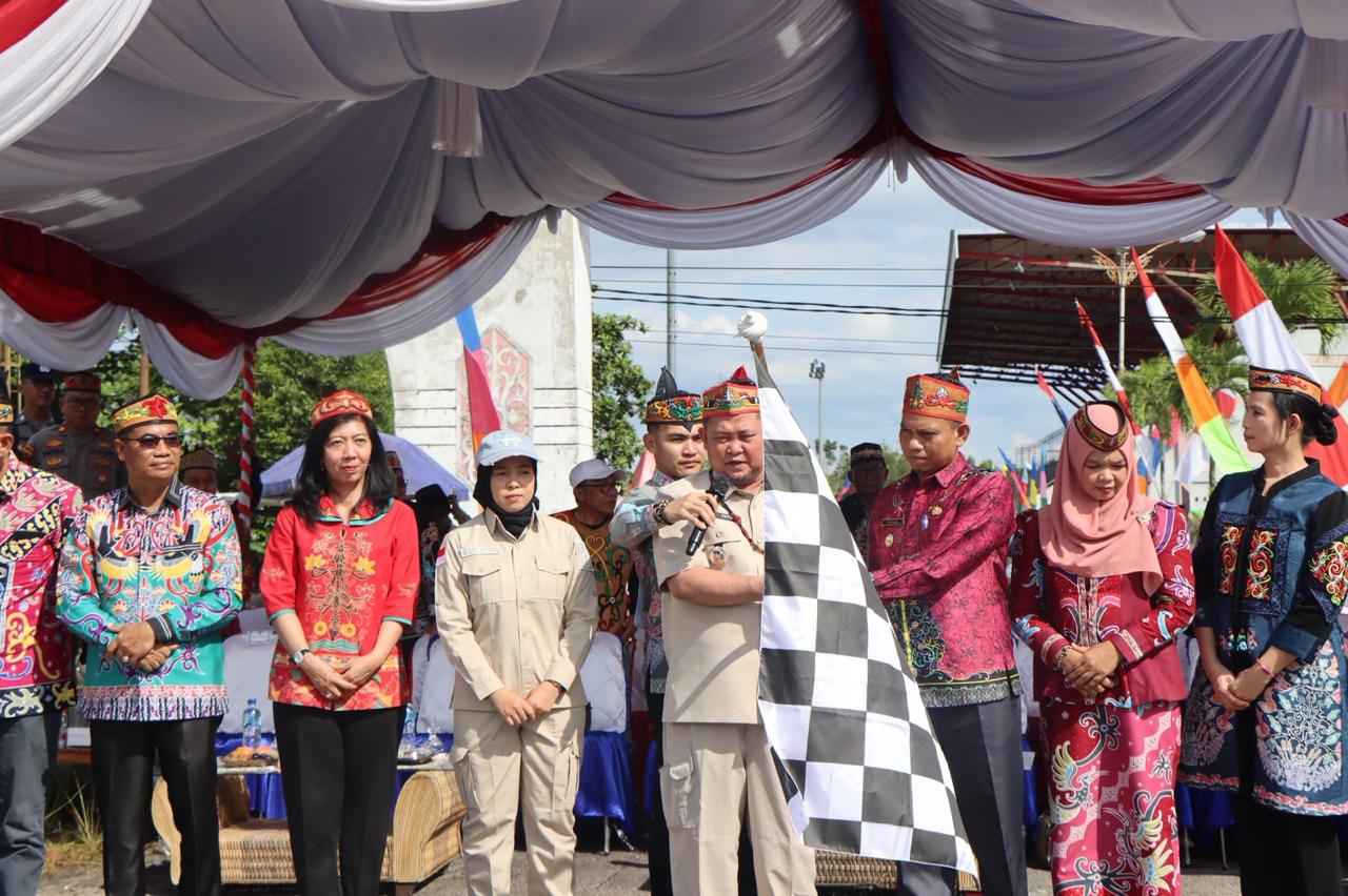 HUT KE-23 KATINGAN-Bupati Saiful Bangga Pawai FBPHS Diikuti Ribuan Peserta