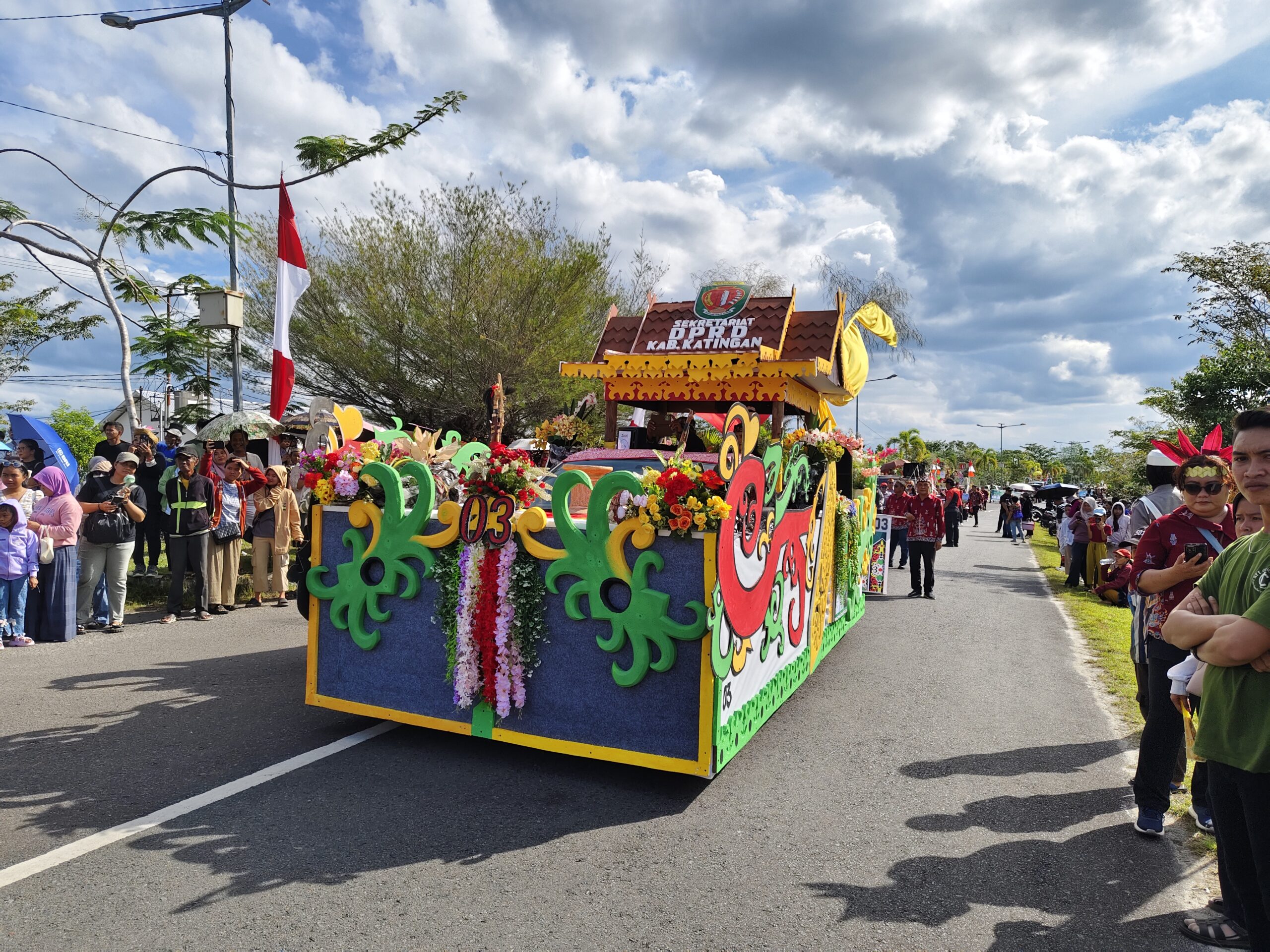 HUT KE-23 KATINGAN-Bupati Saiful Bangga Pawai FBPHS Diikuti Ribuan Peserta