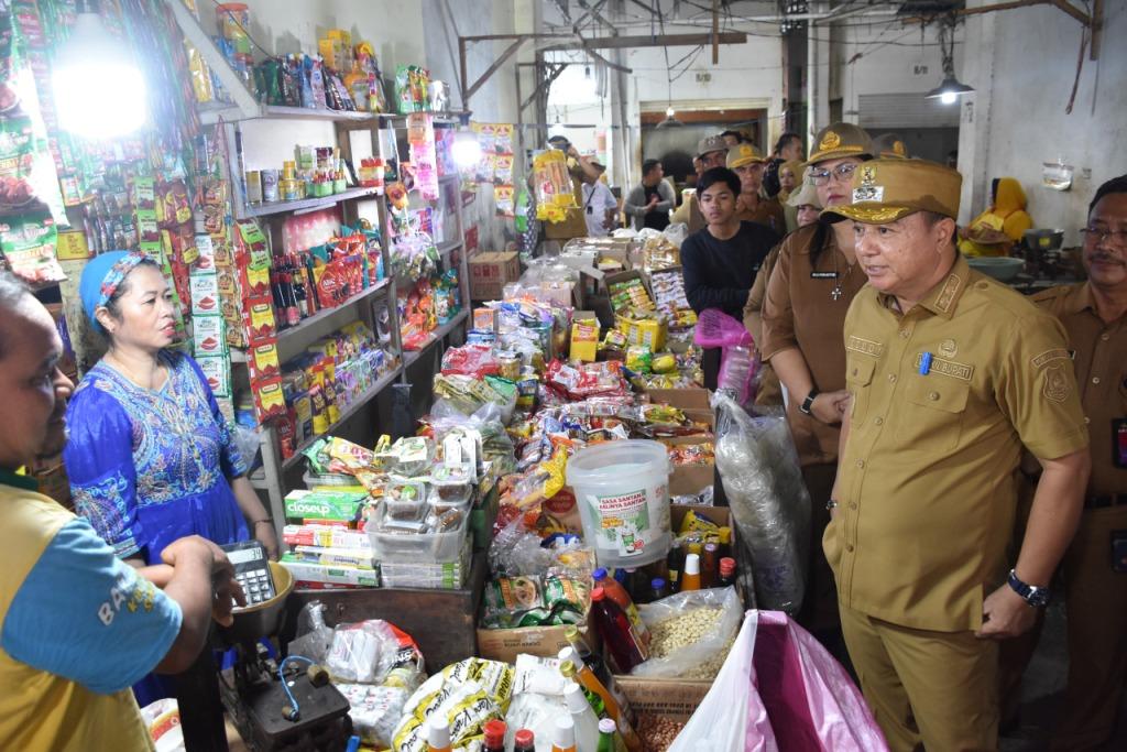 Wabup Tinjau Pasar Kapuas, Cek Ketersediaan Bahan Pokok