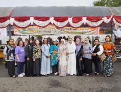 KUNJUNGI PASAR RAMADAN-Ketua TP PKK Dukung UMKM di Kuala Kapuas