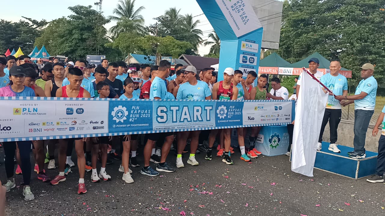 Ketua KONI Lepas Peserta PLN Kapuas Run 2025