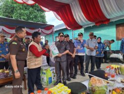 Bupati Panen Padi dan Pare Milik Kelompok Tani Maju Bersama  