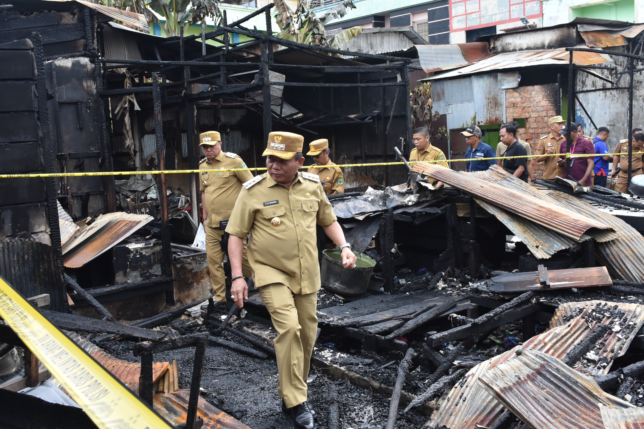 Prihatin, Bupati HM Wiyatno Tinjau Lokasi Kebakaran di Pasar Sari Mulia