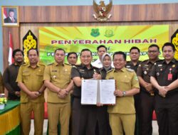 Bupati Serahkan Hibah kepada Kejaksaan Negeri Kapuas