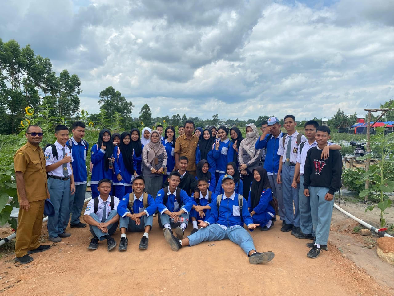 Masyarakat Kobar Antusias Kunjungi Demplot Peda KTNA XIV Kalteng di Sport Center  