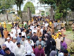 Ribuan Masyarakat Iringi Pemakaman Pangeran Muasjidinsyah 