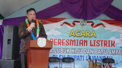 Bupati Rizky Aditya Resmikan Listrik Desa Lubuk Hiju dan Batu Ampar