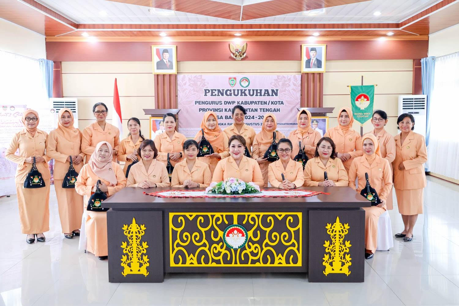 Natalin Leonard S Ampung Kukuhkan Pengurus Baru DWP Se-Kalteng