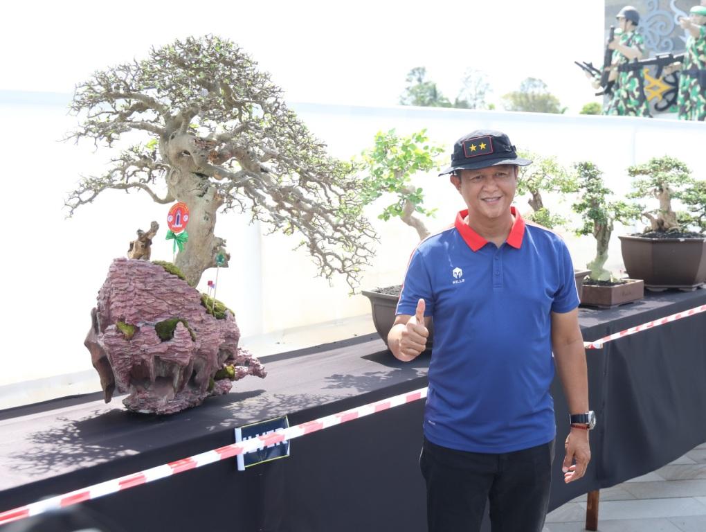 Kapolda Kalteng Buka Festival Bonsai di Bundaran Besar