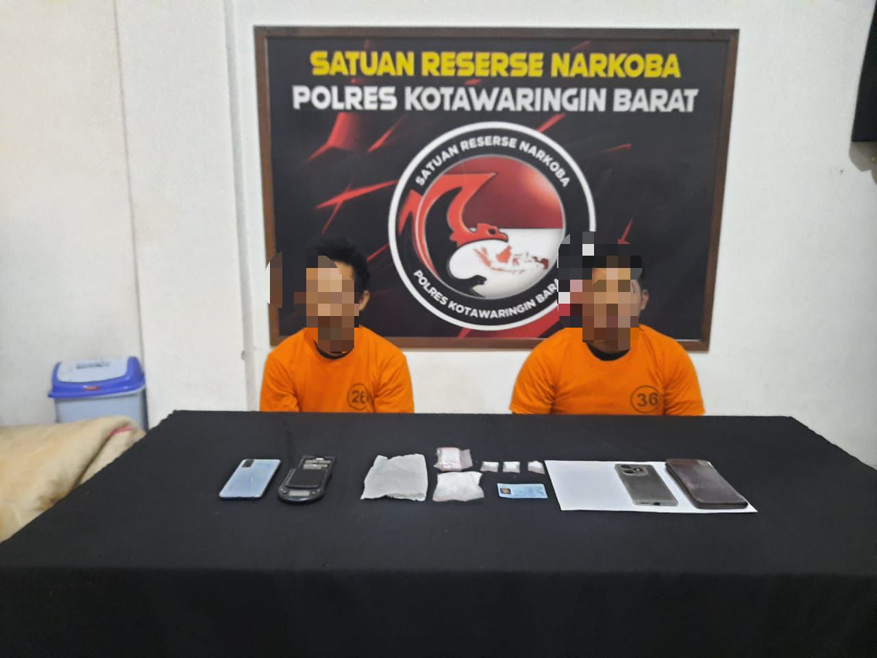 Polres Kobar Bekuk 2 Kurir Sabu di Rumah Barakan