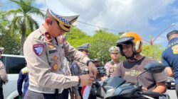 Maknai Kemerdekaan dengan Pembagian Bendera Merah Putih