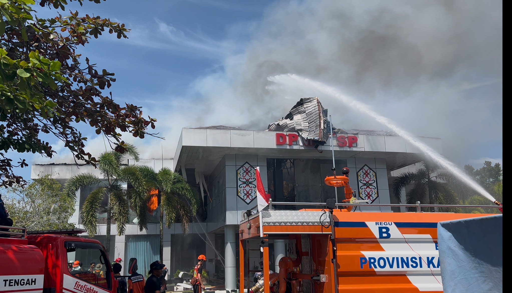 Terdengar Suara Ledakan, Kantor DPMPTSP Provinsi Kalteng Terbakar