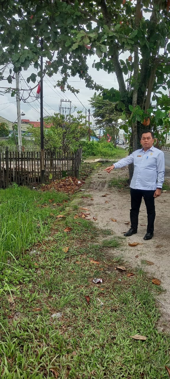 JALAN TJILIK RIWUT KOTIM TERGENANG-Ketua DPRD Minta PU Bertindak