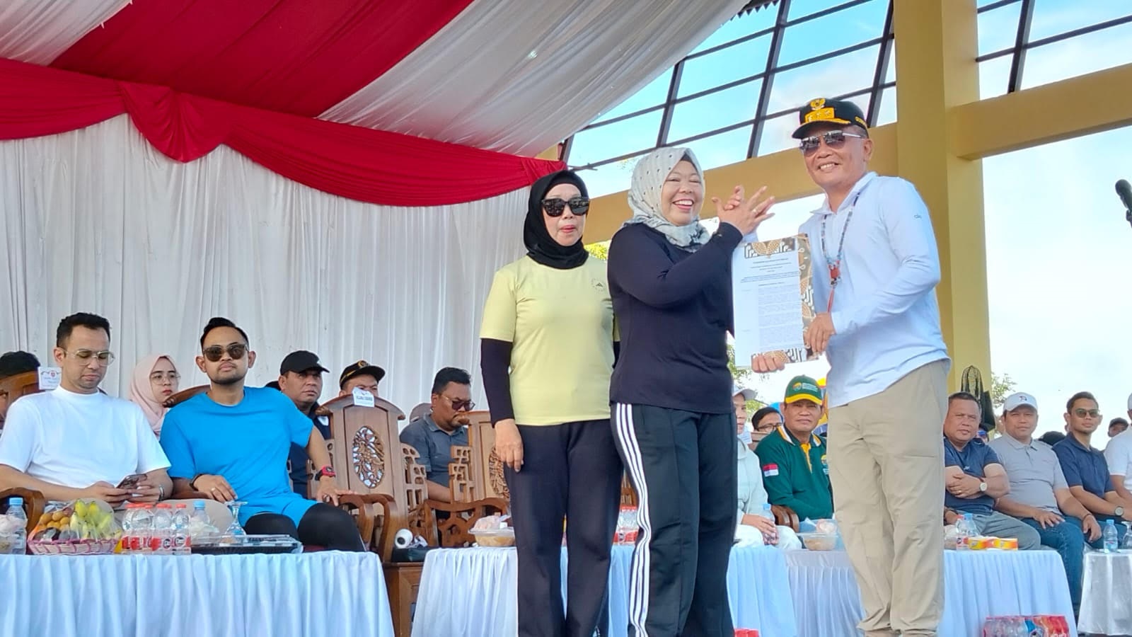Gubernur Serahkan SK Kobar Tuan Rumah Porprov XIII 2026 