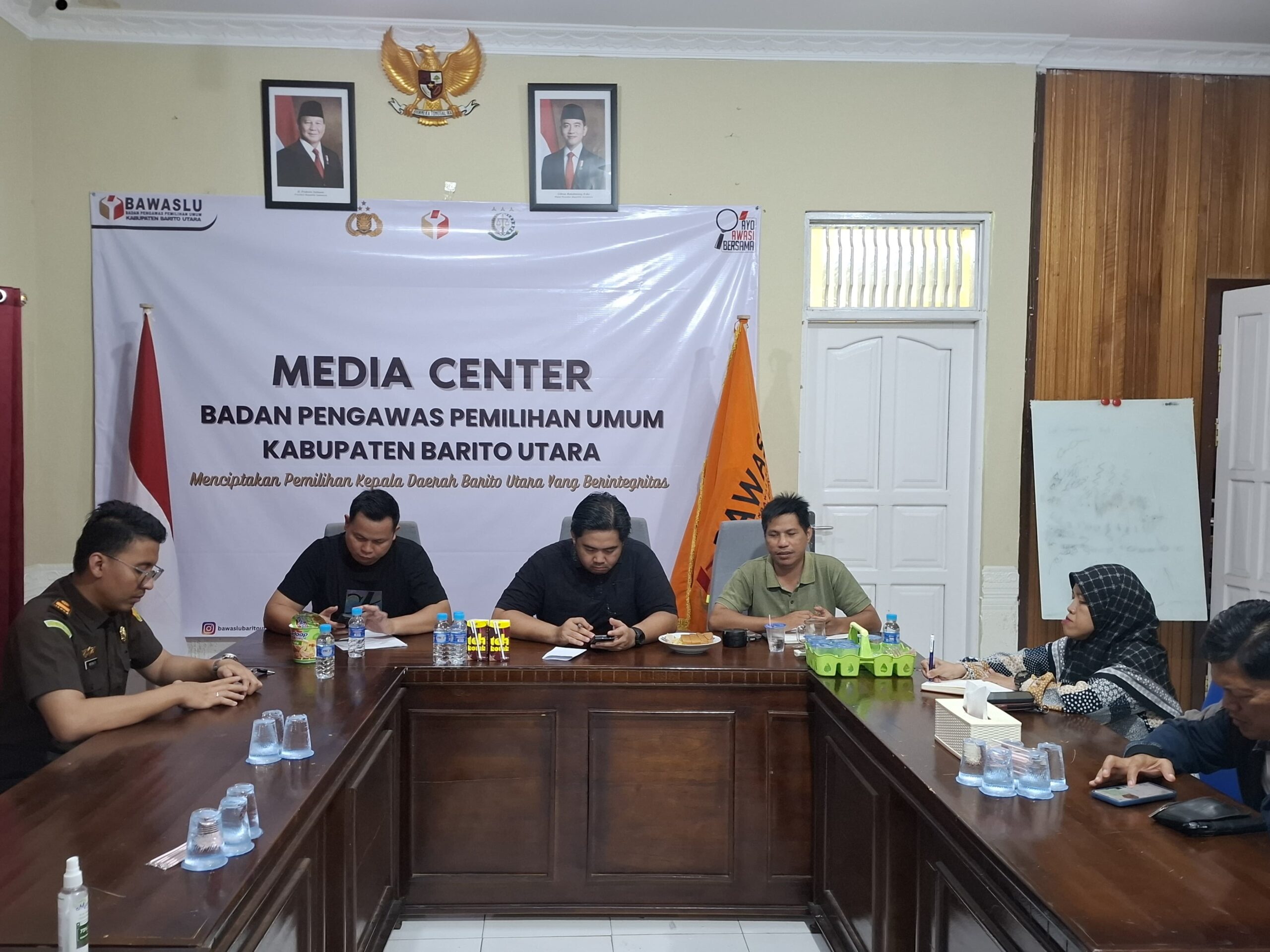 POLITIK UANG TAK TERBUKTI -Bawaslu Hentikan Laporan Jimmy-Inri