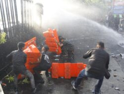 Ratusan Massa Demo Polda Kalteng