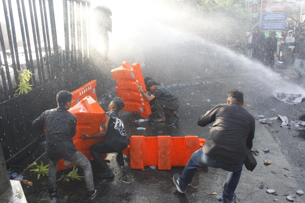 Ratusan Massa Demo Polda Kalteng