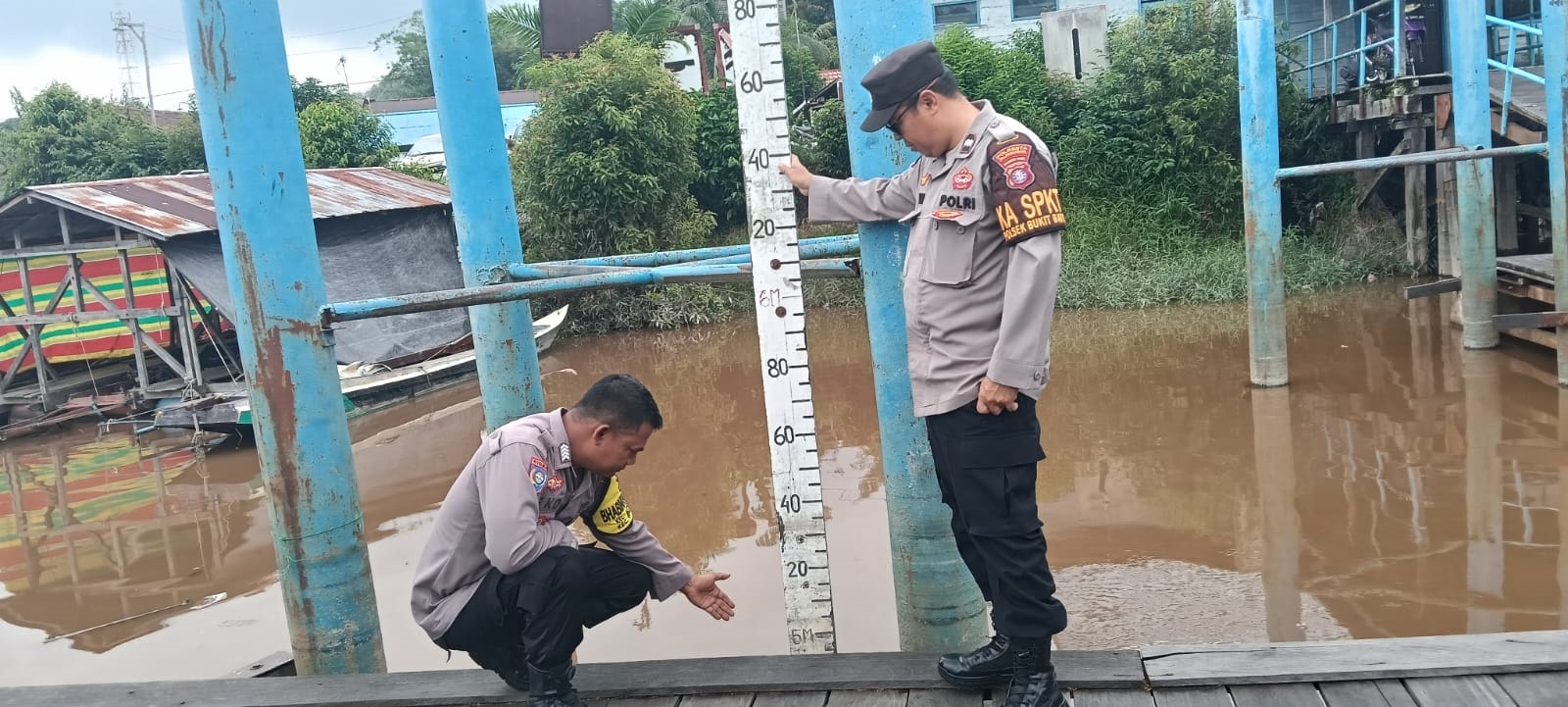Polsek Bukit Batu Pantau Debit Air Sungai Rungan