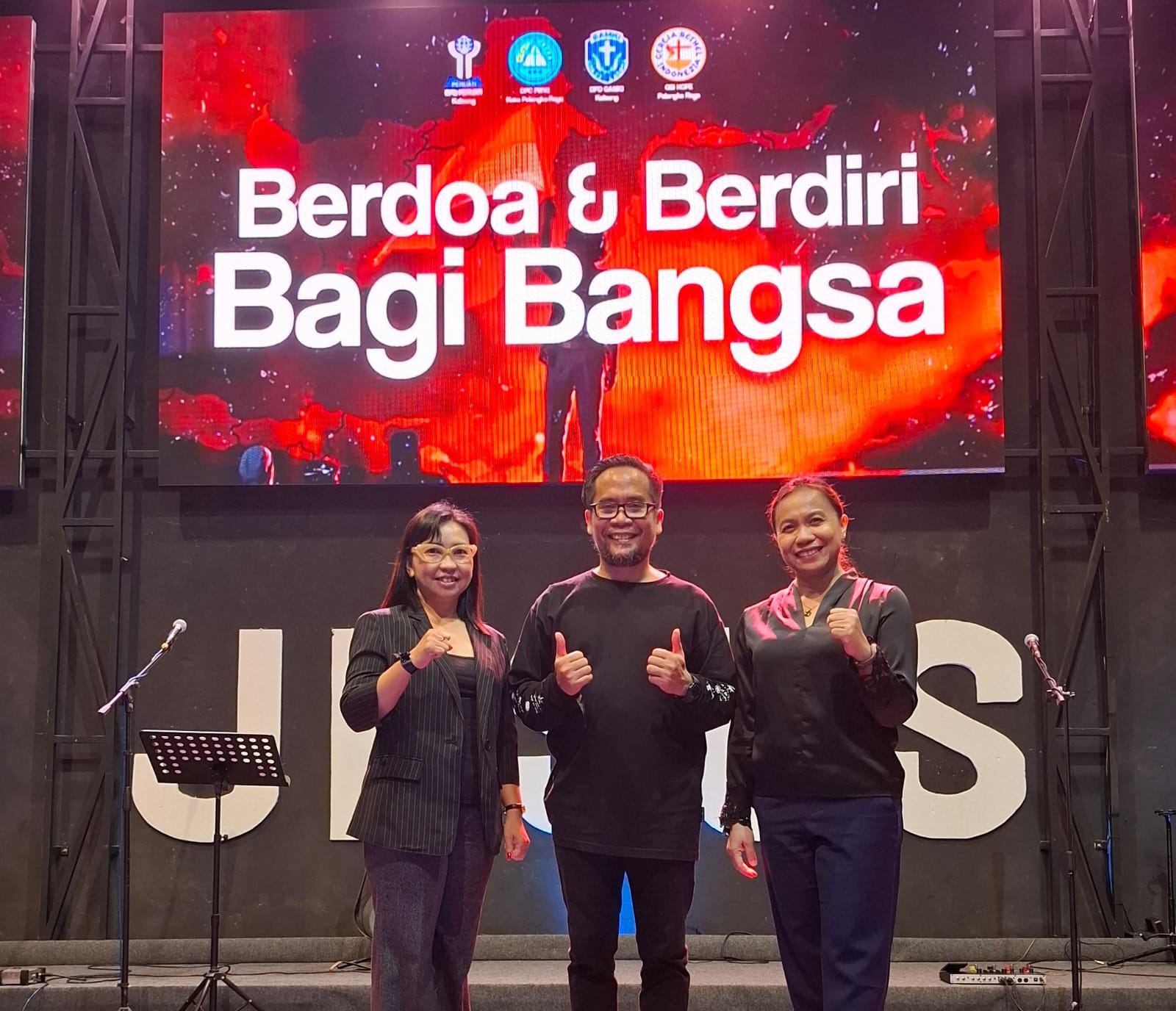 WUJUD KEPRIHATINAN NASIONAL-Umat Kristen Palangka Raya Gelar Doa Bersama