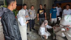 Polresta Palangka Raya Serahkan 1 Ton Hasil Panen Jagung ke Bulog