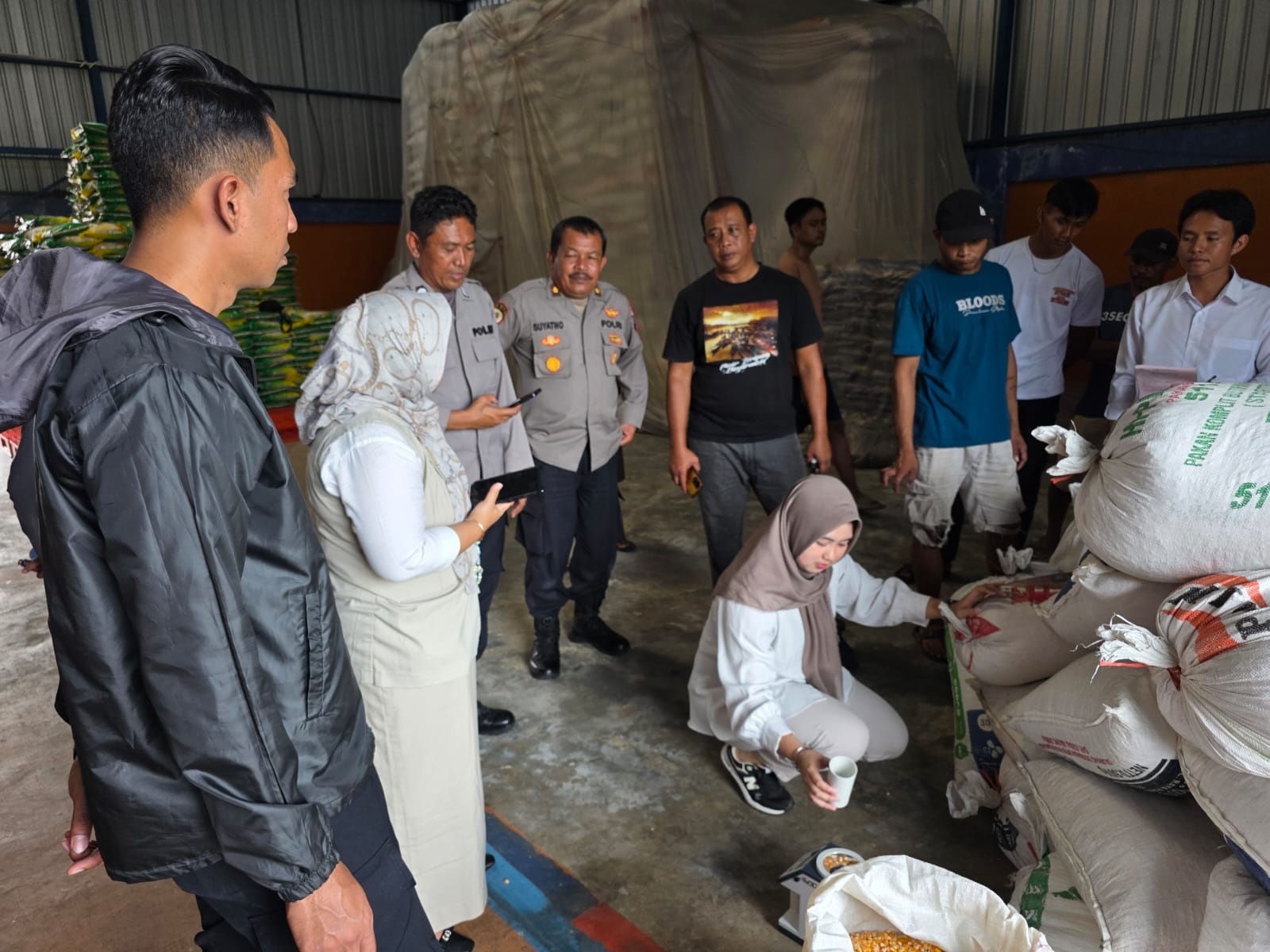 Polresta Palangka Raya Serahkan 1 Ton Hasil Panen Jagung ke Bulog