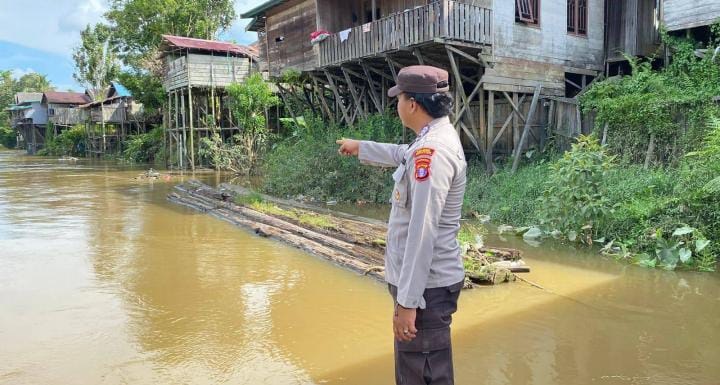 Polsek Seruyan Tengah Cek Debit Sungai