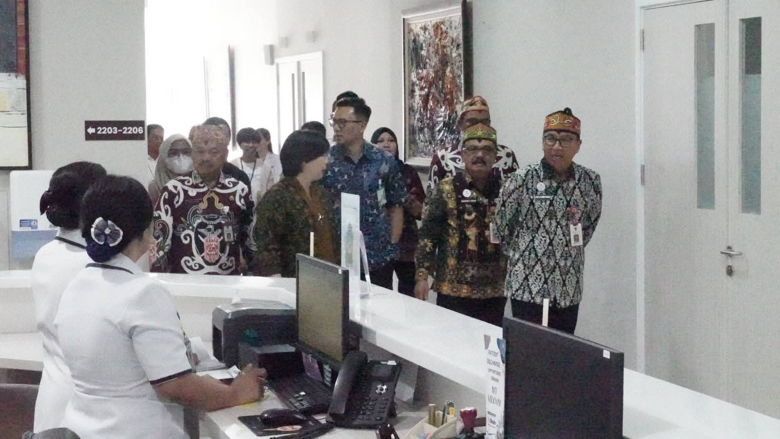 Hari Pelanggan Nasional, Plt Sekda Kunjungi Layanan RS Siloam