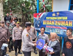 Kapolda Kalteng Serahkan Hasil Bedah Rumah Warga di Barsel