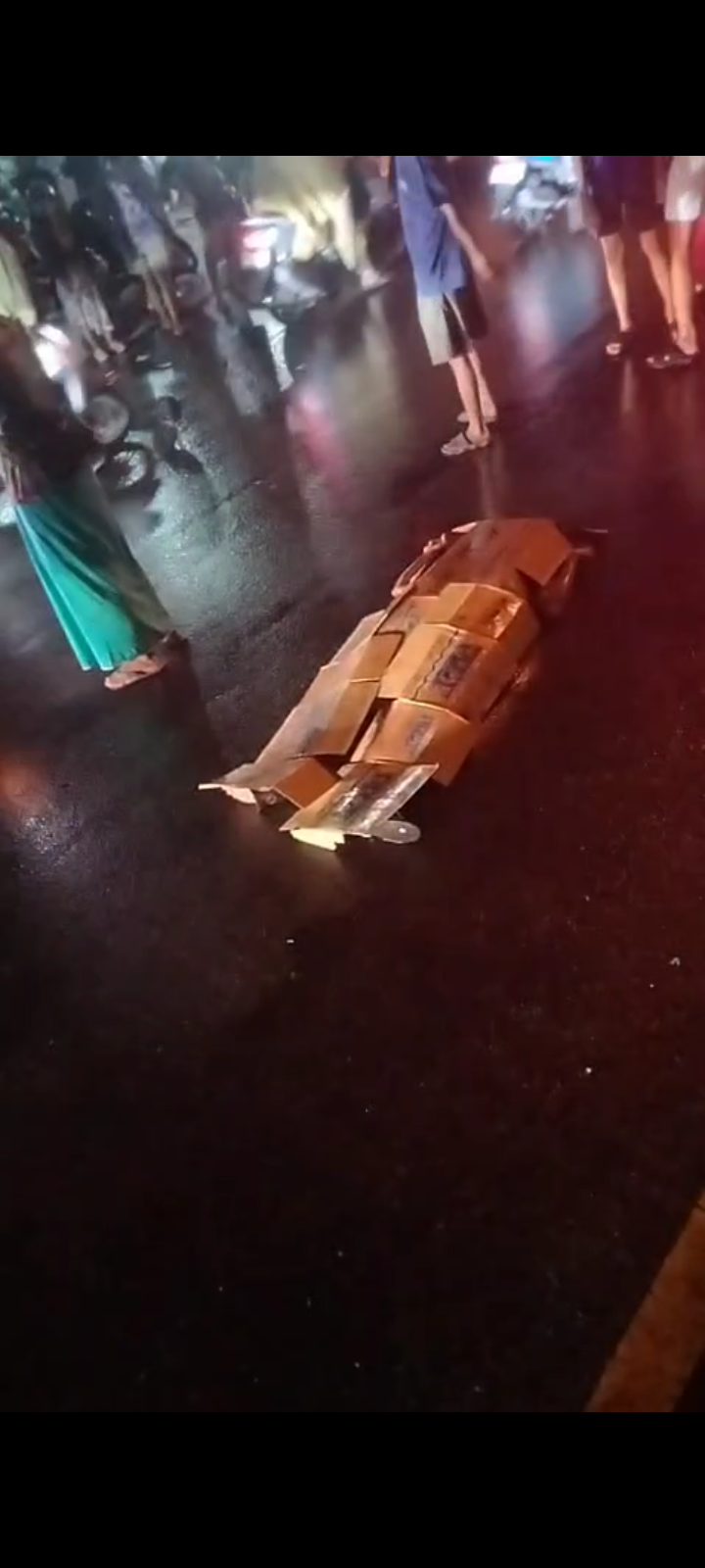 Lompat ke Jalan, Mr X Tewas Ditabrak Truk dan Mobil