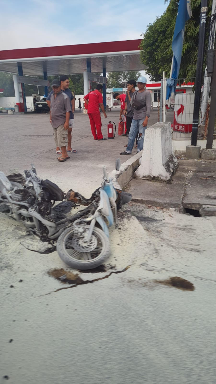 Motor Suzuki Spin Terbakar Usai Isi BBM, Hebohkan SPBU RTA Milono Palangka Raya