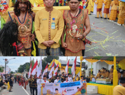 Pawai Nasi Adab Meriahkan Hari Jadi Ke-66 Kobar