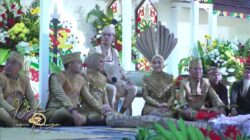 Prosesi Adat Dayak Warnai Pernikahan Putra Gubernur Kalteng di Rumah Betang Eka Tingang Prosesi Adat Dayak Warnai Pernikahan Putra Gubernur Kalteng di Rumah Betang Eka Tingang