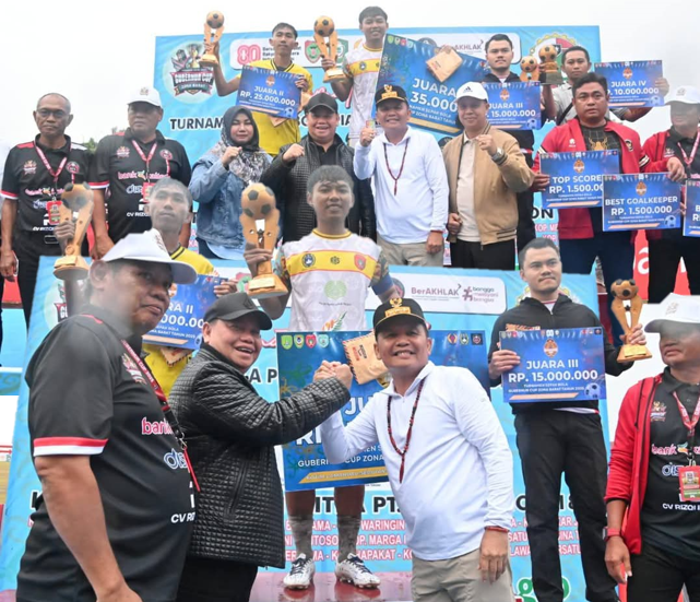 Agustiar Tutup Turnamen Sepak Bola Gubernur Cup Zona Barat