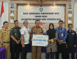 BPJS Ketenagakerjaan Serahkan Santunan Jaminan Kematian kepada Ahli Waris Peserta Informal di Desa Eka Bahurui