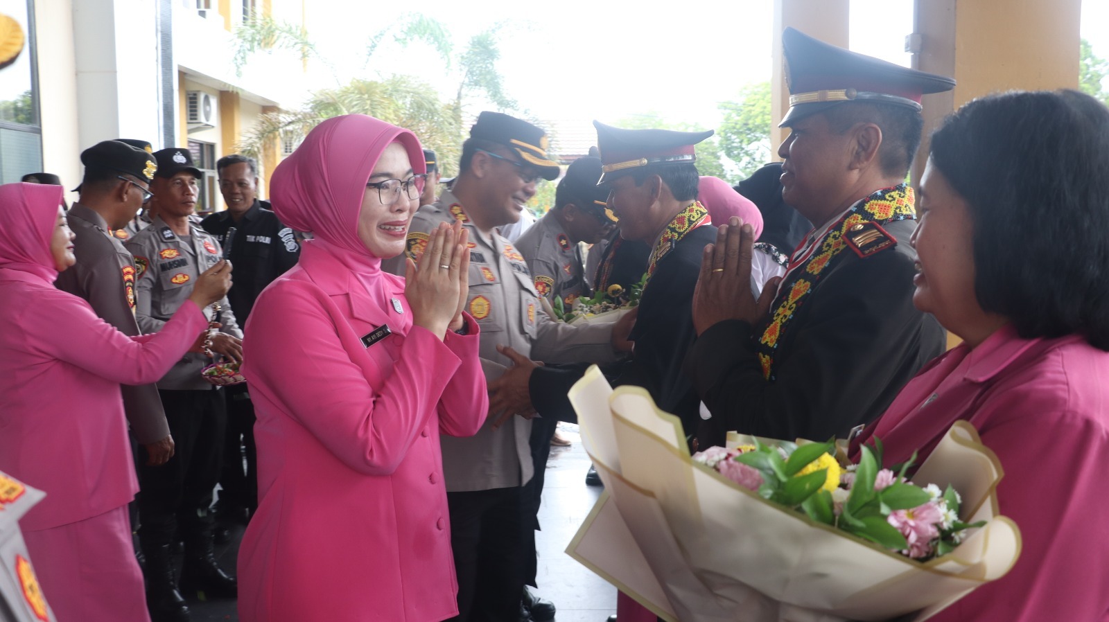 Kapolresta Pimpin Tradisi Payung Pora Personel Purna Tugas