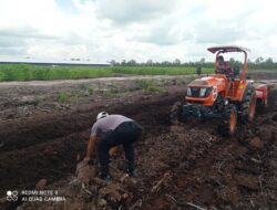 Sinergi Polsek Rakumpit dan Poktan Buka Lahan untuk Tanam Jagung