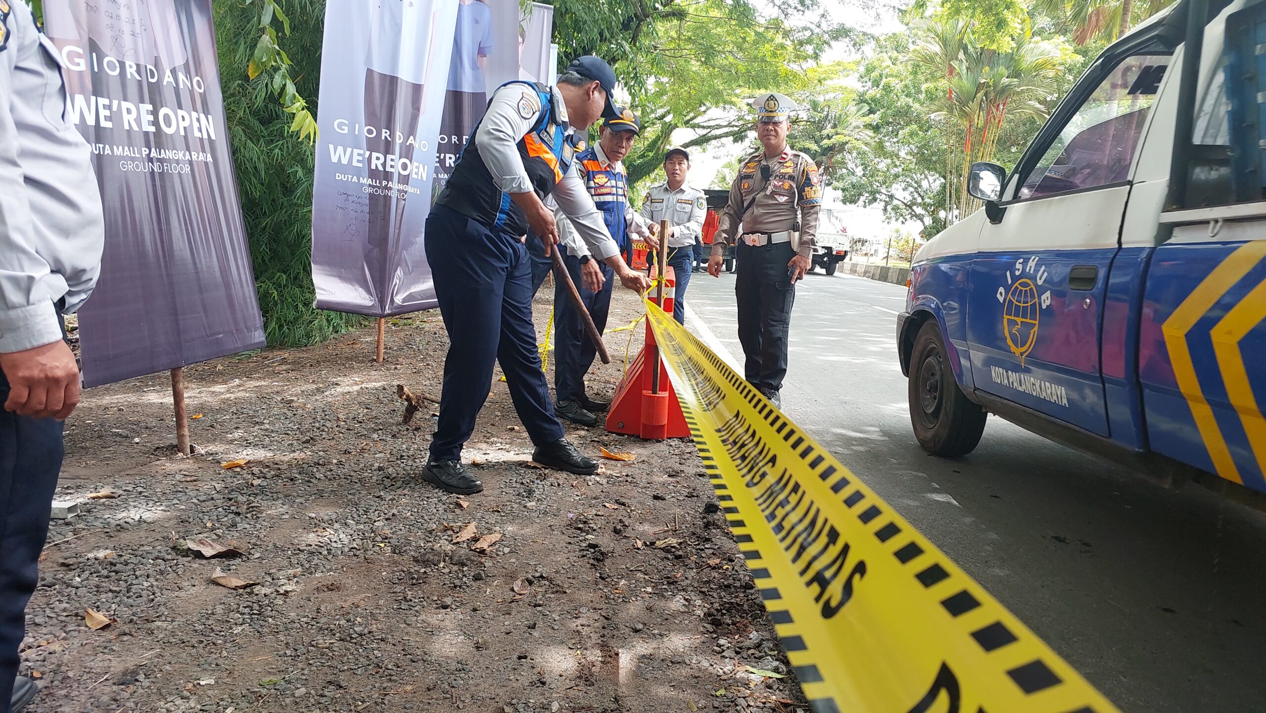 Pasang Barrier, Dishub Tertibkan Parkir Liar Penyebab Macet Duta Mall 