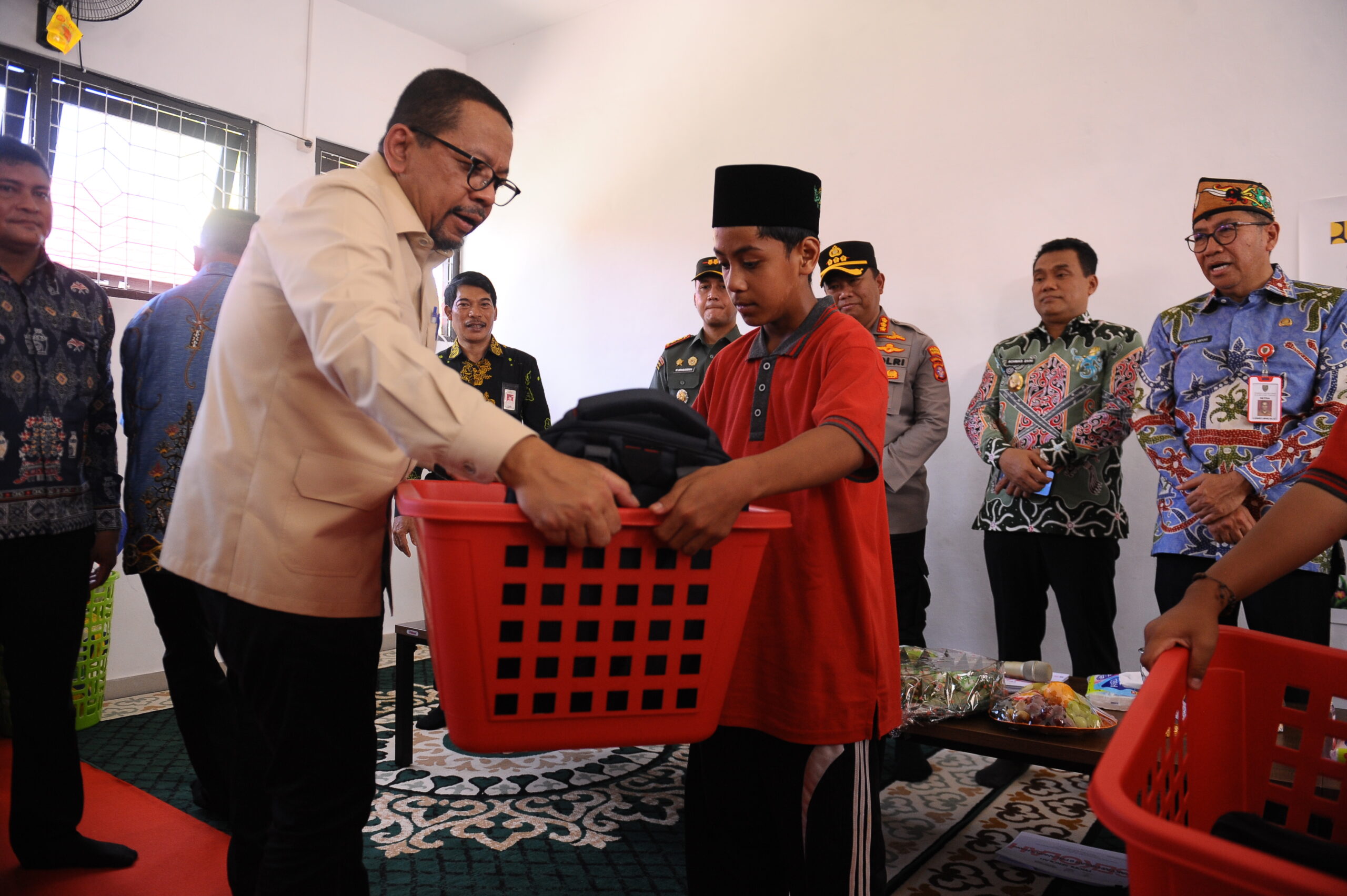 Kunjungi Sekolah Rakyat Palangka Raya, Kepala Staf Kepresidenan: Panas, Segera Tambah Pohon! Kunjungi Sekolah Rakyat Palangka Raya, Kepala Staf Kepresidenan: Panas, Segera Tambah Pohon!
