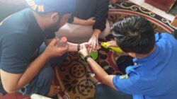 Petugas Damkar Seruyan Lepas Cincin dari Jari Warga