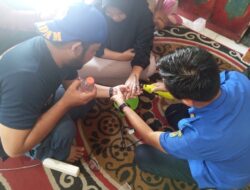 Petugas Damkar Seruyan Lepas Cincin dari Jari Warga Petugas Damkar Seruyan Lepas Cincin dari Jari Warga