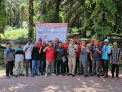 Tuntut Hak 385 Hektare Lahan, Kelompok Tani Palampang Tarung Pasang Spanduk