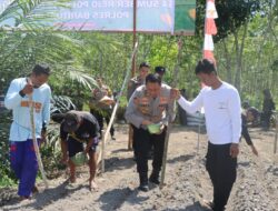Kapolres Bartim Tanam Jagung di Desa Sumber Rejo Kapolres Bartim Tanam Jagung di Desa Sumber Rejo