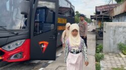 Peduli Pendidikan, Satbrimob Antar Anak Sekolah Gratis